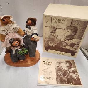 lot 425 image: Raikes Bears The Three Bears with certificate of authenticity and box