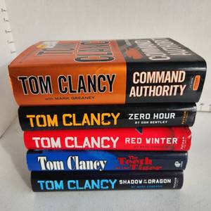 lot 427 image: Tom Clancy 5 hardback books