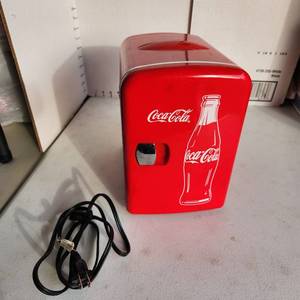 lot 434 image: Coca Cola mini fridge (holds 4 cans, works great)