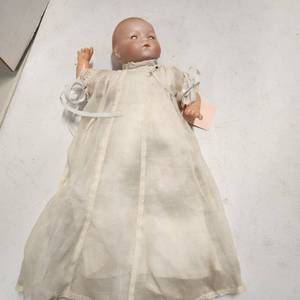 lot 443 image: Armond Marseille Dream Baby porcelain head, cloth body