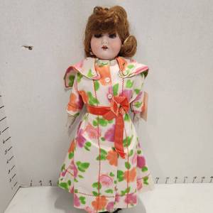 lot 445 image: Armond Marseille collectable doll 370 60