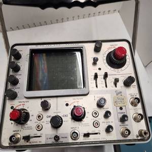 lot 457 image: Tektronix Oscilloscope model 422