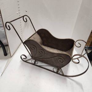 lot 459 image: Metal sleigh 14 x 24 x 9