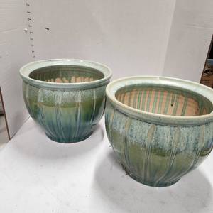 lot 461 image: 2 matching clay pots 10 x 12 dia