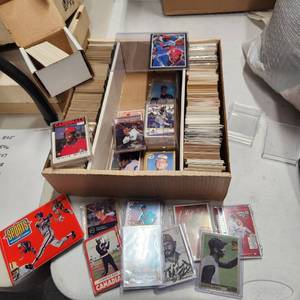 lot 501 image: Baseball cards and Sports Trading cards