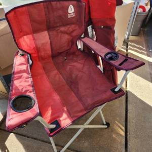 lot 526 image: Sierra Designs set of 3 folding oversize chairs
