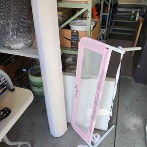 lot 527 image: Keezio childs bumper pad and Dream On Me childs bed rail