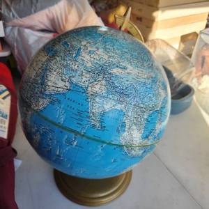 lot 528 image: World Globe on stand 16 in tall