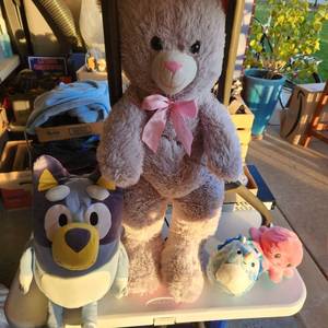 lot 532 image: Stuffed animals including Bluey