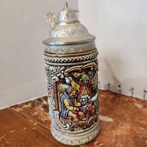 lot 602 image: Vintage German beer stein with pewter lid 7.5 tall