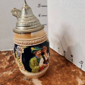 lot 603 image: Vintage German beer stein with pewter lid 5.5 tall