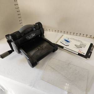 lot 625 image: Sizzix Big Shot For Stamping Up Machine -black