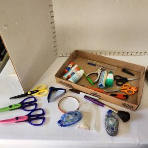 lot 626 image: Craft paper edger scissors, scissors, adhesive, corner rounder and more