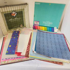 lot 628 image: Scrapbook card stock paper and patterned paper sheets