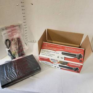 lot 633 image: Magnavox digital to analog converter unopened
