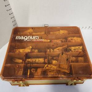 lot 640 image: Artists oil colors in Magnum by Plano double sided case