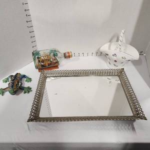 lot 644 image: Mirrored tray, Phillipines decor in bottle, lizard and basket