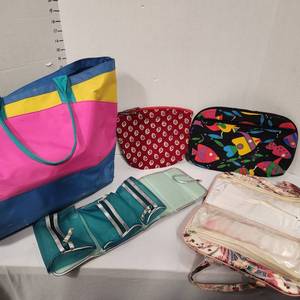 lot 649 image: Tote bag, 2 travelmakeup bags and 2 zippered bags