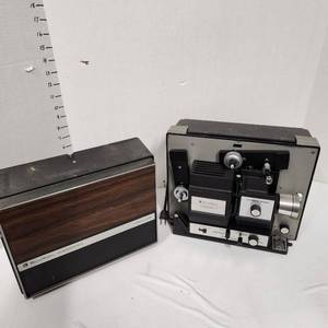 lot 651 image: Vintage Bell Howard Filmosound 8 projector