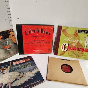 lot 658 image: Album collections