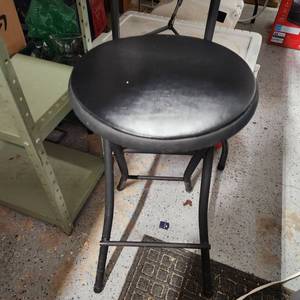 lot 712 image: Black stool with padded top 24 x 12 dia