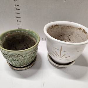 lot 713 image: 2 ceramic flower pots largest is 8 x 9 dia