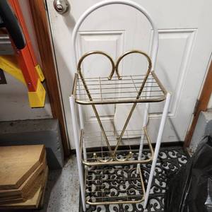lot 716 image: Metal towel rackshelf 38 x 13 x 9