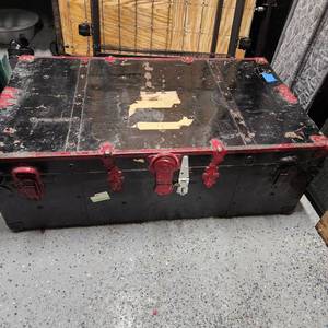 lot 718 image: Vintage steamer trunk 12 x 36 x 21 (one handle missing)