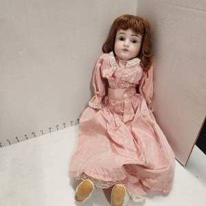 lot 447 image: Floral Dora AM 3 DRP Germany 24 porcelain doll
