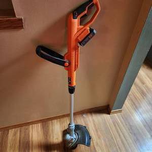 lot 721 image: Black and Decker weed eater with lithium battery and charger