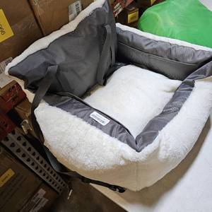 lot 41947 image: White Dog Car Seat