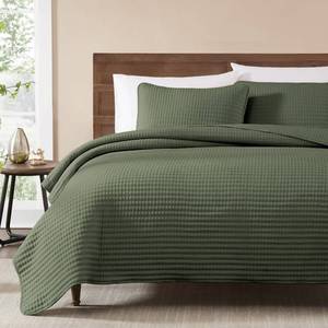lot 6384 image: WRENSONGE Quilts King Size, 3 Pieces Green Lightweight Soft Quilts King Size Sets for All Seasons, Summer Olive Green King Quilt Bedding Set Bedspread Coverlet Suitable for Bed, Couch, Quilt Blanket