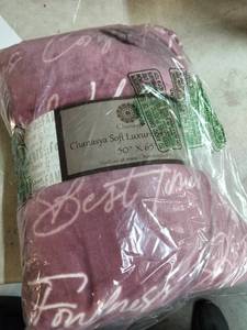 lot 8202 image: Chanasya Soft Luxurious 50in x 65in Blanket