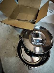 lot 8313 image: Small Metal Cooking Pot