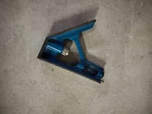 lot 6089 image: Leveler Blue