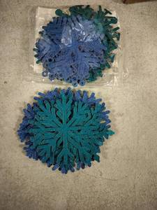 lot 6315 image: Marslark. Snowflakes Holiday Decore Blue