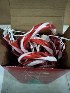 lot 6333 image: Coolwufan. Christmas Candy Cane Pathway Lights