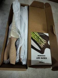 lot 6337 image: Carpet c12 Pieces Kitchen Knife Set