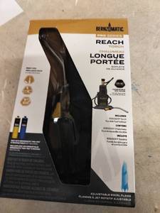 lot 8203 image: Bernzomatic Pro Series Reach Torch