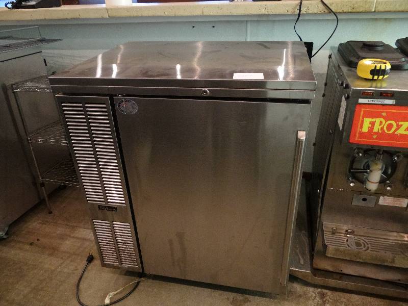 lot 2868 image: Perlick - Undercounter Refrigerator - Model # BS32