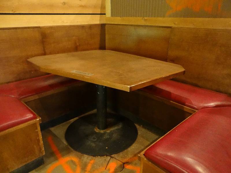 lot 2923 image: Restaurant Corner Table - Wood Top w Metal Base
