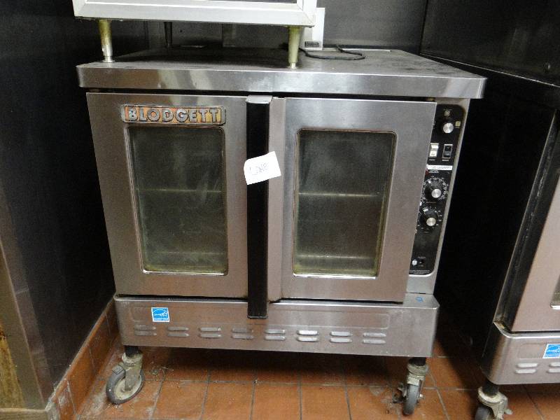 lot 2130 image: Single Blodgett Natural Gas Convection Oven