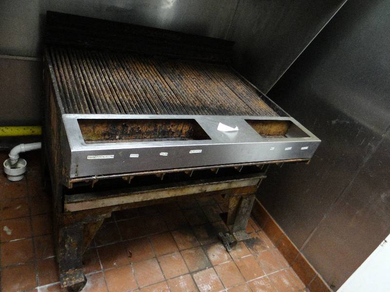 lot 2147 image: 44 Natural Gas Charbroiler