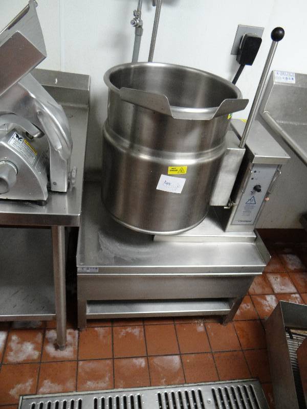 lot 2156 image: Cleveland KET-12-T 12 Gallon Tilting 23 Steam Jacketed Electric Tabletop Kettle