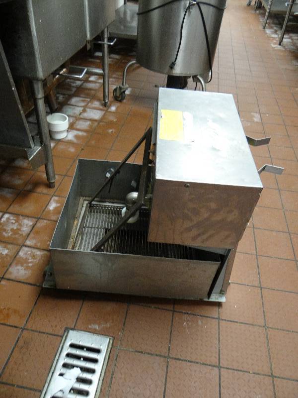 lot 2157 image: Dean Portable Cooking Oil Filter