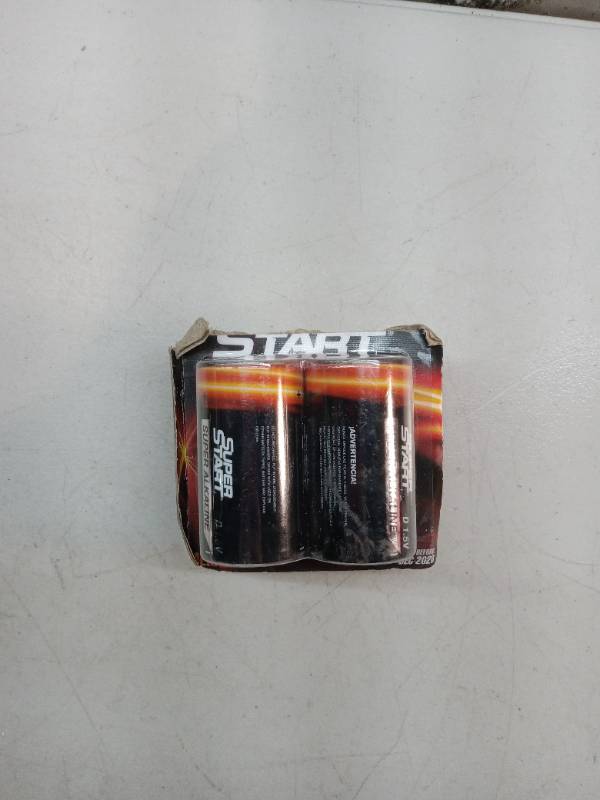lot 23371 image: Super Start 4 pack D 1.5v super alkaline batteries