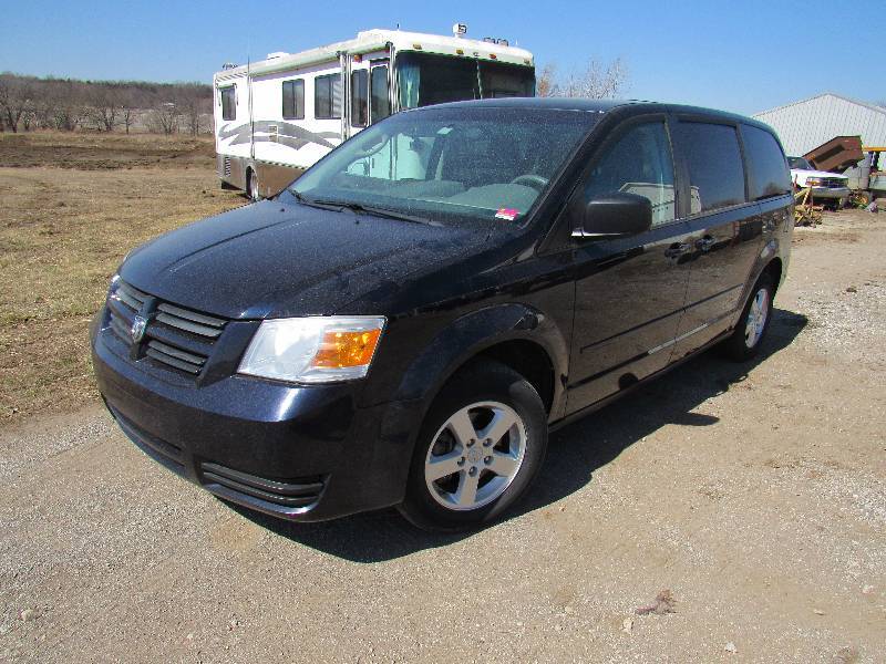 lot 7502 image: 2010 Dodge Caravan - Vin # 2D4RN4DE2AR264076