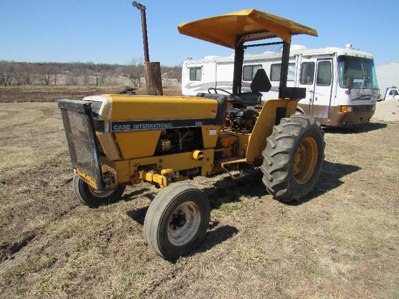 lot 7504 image: Case IH 595 Diesel Tractor