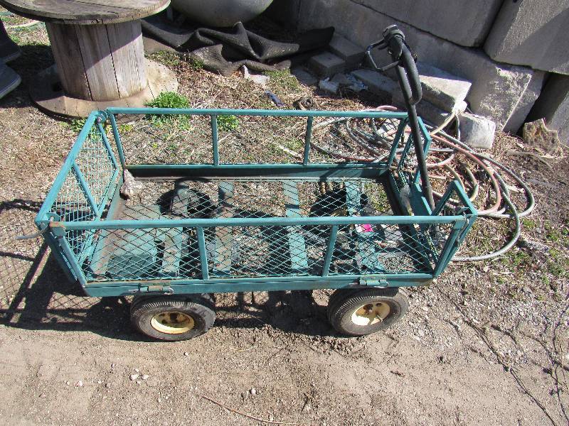 lot 7512 image: Garden Wagon w Motor
