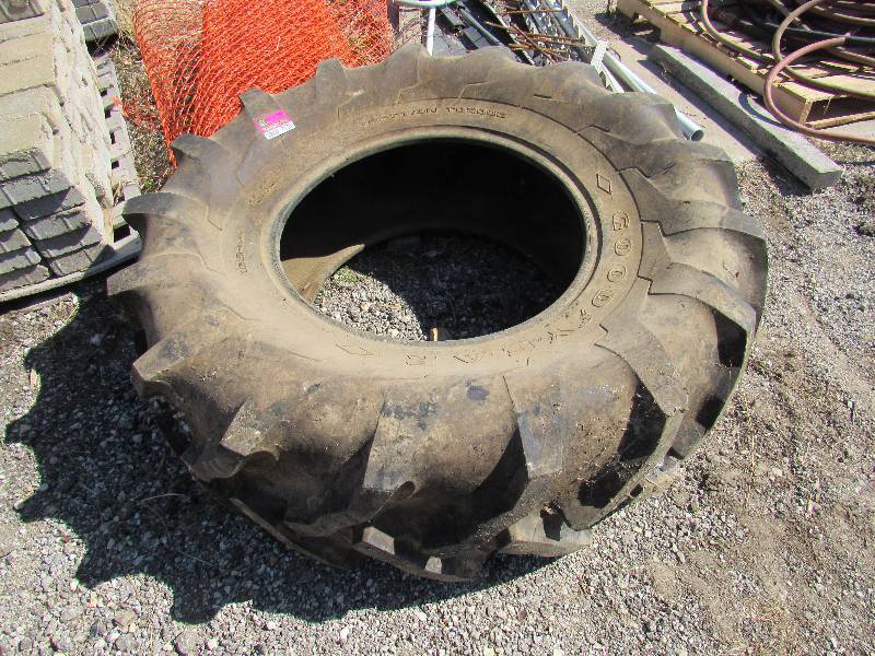 lot 7530 image: Used Tractor Tire